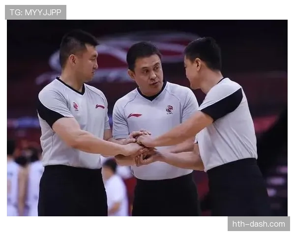 详解篮球中空中对抗判罚的判定标准与常见争议点